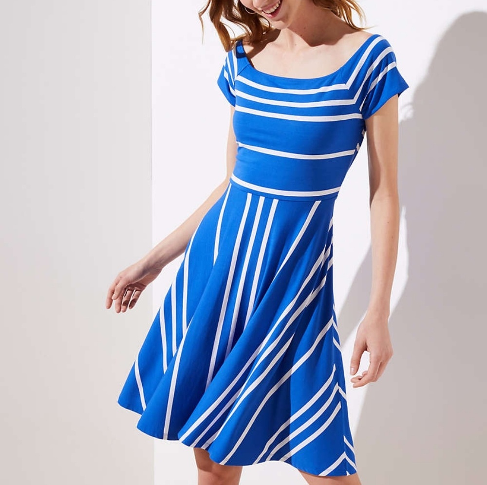 LOFT STRIPED CROSSOVER BACK FLARE DRESS

SZ MED
